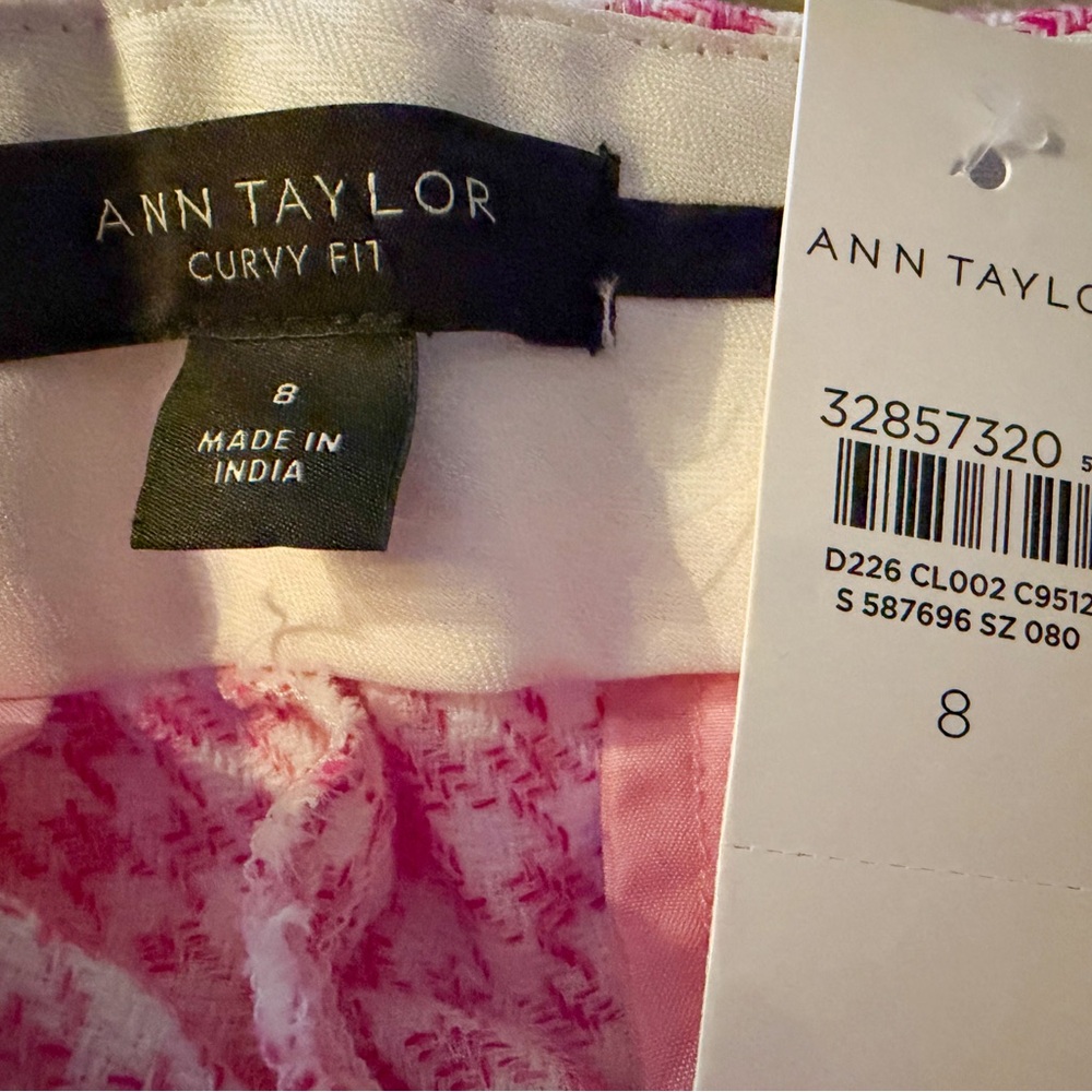 Ann Taylor Pink Houndstooth Cropped Pants - Picture 2 of 3